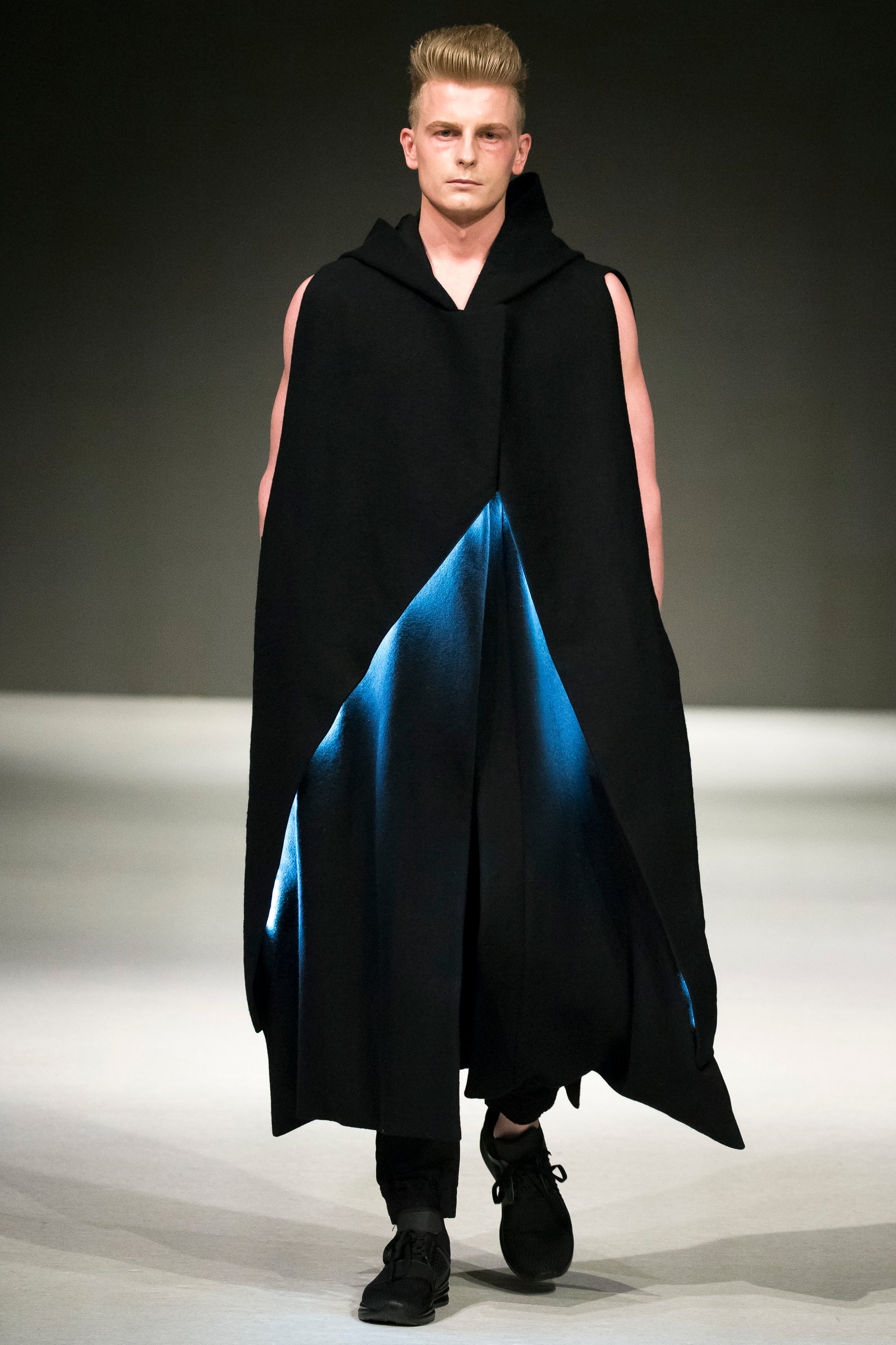 Abrigo Alma , fue presentado en la semana de la moda de Vancouver con sistema de luces Led.  mas información  : https://www.vogue.co.uk/shows/autumn-winter-2018-ready-to-wear/maria-pia-cornejo